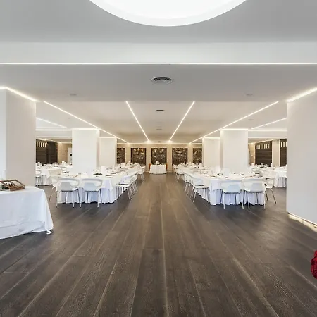 Carlotta Hotel