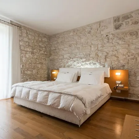 Hotel New Carlotta 4*